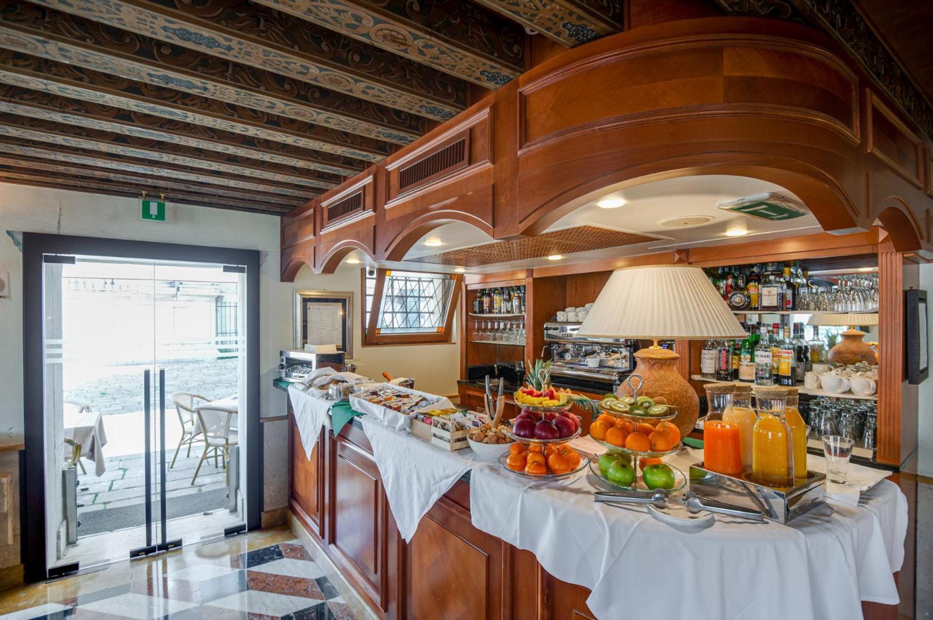 Hotel Antiche Figure Венеция Екстериор снимка